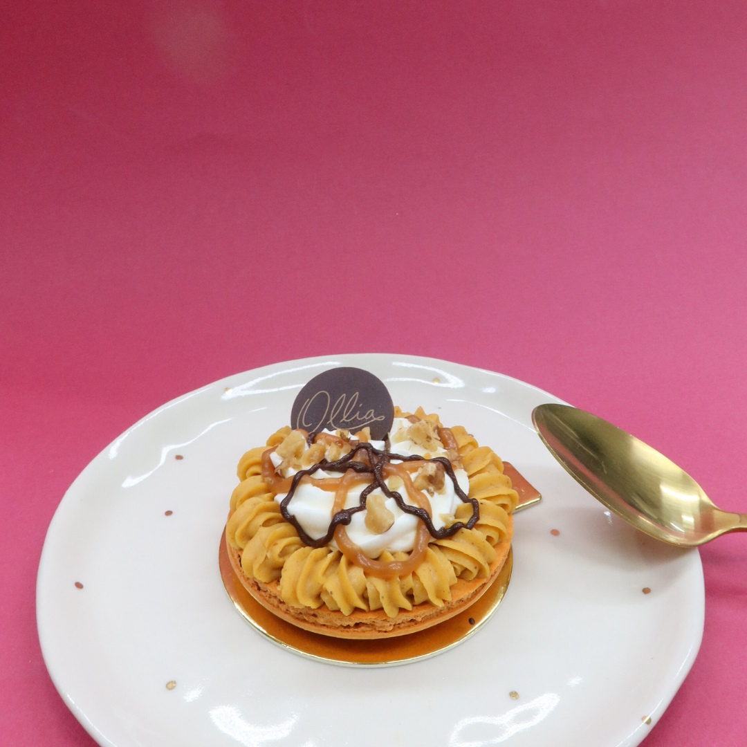 Mini Caramel Pumpkin Pie Macaron Cake